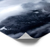 Wolken voor de bergen Storžič, Slovenië Poster (Hoek)