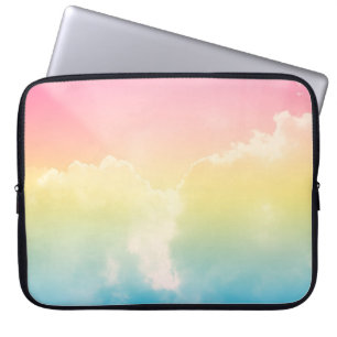 wolkenachtergrond met een pastelkleurige gradiënt. laptop sleeve