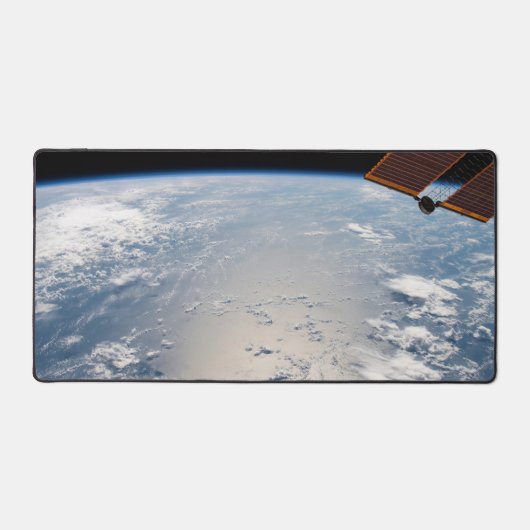 Wolkenformaties rond zonneschijn voor de Stille Oc Bureaumat (Voorkant)