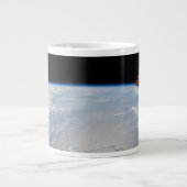 Wolkenformaties rond zonneschijn voor de Stille Oc Grote Koffiekop (Voorkant)