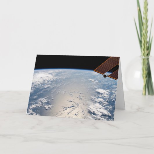 Wolkenformaties rond zonneschijn voor de Stille Oc Kaart (Voorkant)