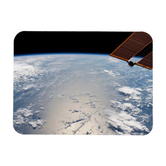 Wolkenformaties rond zonneschijn voor de Stille Oc Magneet (Horizontaal)