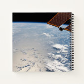 Wolkenformaties rond zonneschijn voor de Stille Oc Notitieboek (Achterkant)