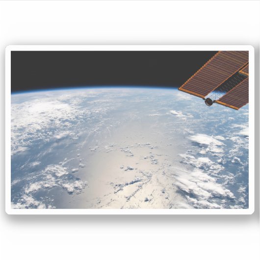 Wolkenformaties rond zonneschijn voor de Stille Oc Sticker (Voorkant)