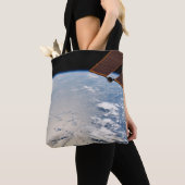 Wolkenformaties rond zonneschijn voor de Stille Oc Tote Bag (Dichtbij)