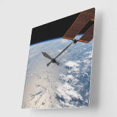 Wolkenformaties rond zonneschijn voor de Stille Oc Vierkante Klok (Hoek)