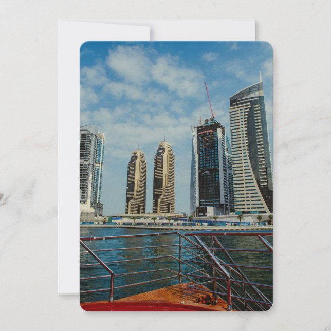 Wolkenkrabbers in de jachthaven van Dubai (Voorkant)