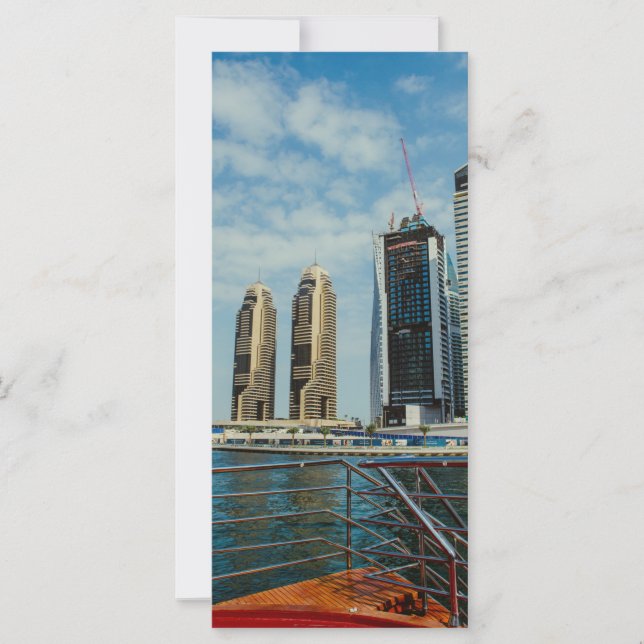 Wolkenkrabbers in de jachthaven van Dubai (Voorkant)