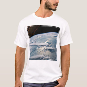 Wolkenlandschappen rond Sumatra, Indonesië. T-shirt