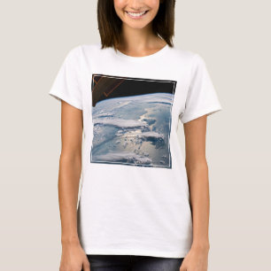 Wolkenlandschappen rond Sumatra, Indonesië. T-shirt