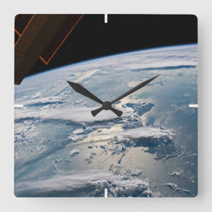 Wolkenlandschappen rond Sumatra, Indonesië. Vierkante Klok