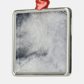 Wolkenpatronen en zee-ijs in de zuidelijke oceaan metalen ornament (Links)