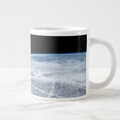 Wolkenpatronen ten zuiden van de Aleoeten. Grote Koffiekop (Rechts)