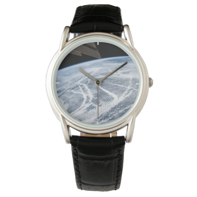 Wolkenpatronen ten zuiden van de Aleoeten. Horloge (Voorkant)