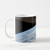 Wolkenpatronen ten zuiden van de Aleoeten. Koffiemok (Links)