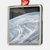 Wolkenpatronen ten zuiden van de Aleoeten. Metalen Ornament (Links)