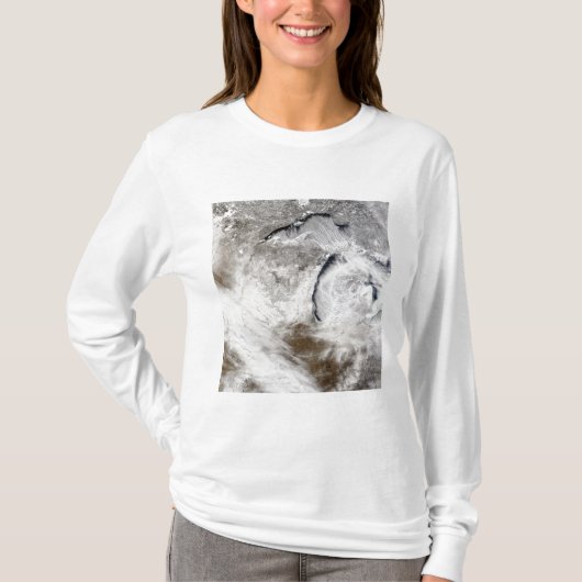 Wolkenstraten boven het meer van Superior en het m T-shirt (Voorkant)