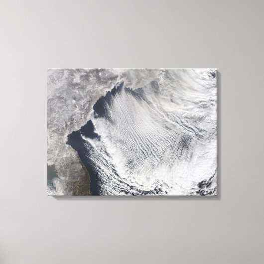 Wolkenstraten die boven het Zee van Japan liggen Canvas Afdruk (Voorkant)