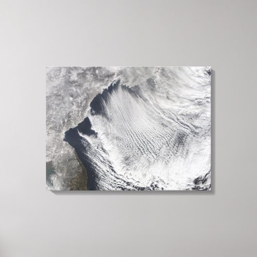 Wolkenstraten die boven het Zee van Japan liggen Canvas Afdruk (Voorkant)