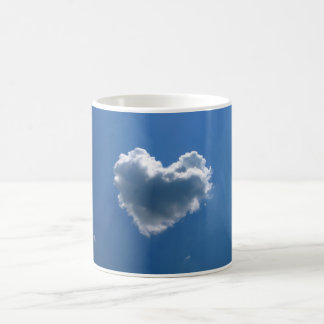 Wolkenvorm van een hart koffiemok