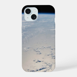 Wolkformaties rond de zonreflectie in de Stille Oc iPhone 15 Case