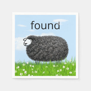 Wollige Zwarte Schaap in Gras met "Found" Tekst Servet
