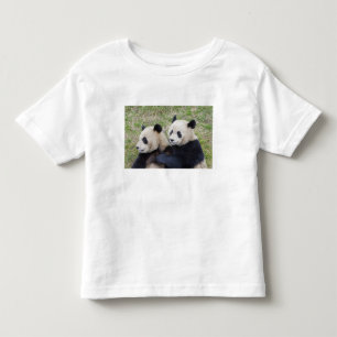 Wolong Reserve, China, Reuzenpanda knuffelt Kinder Shirts