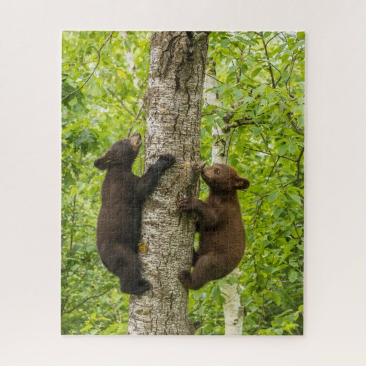 Wolvenwelpen klimmen in boom legpuzzel (Verticaal)