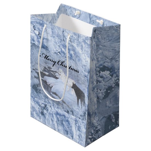 Wolves Gift Bag - Medium, Matte Medium Cadeauzakje (Voorkant Gekanteld)