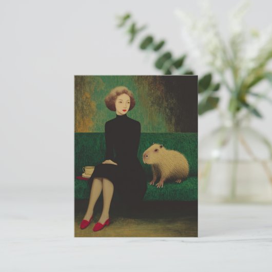 Woman and Capybara on the couch Briefkaart (Staand voorkant)