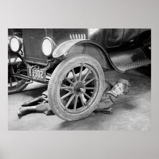 Woman Car Mechanic uit 1920 Poster (Voorkant)