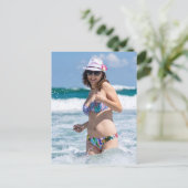Woman Enjoying A Day At The Beach Feestdagenkaart (Staand voorkant)