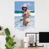 Woman Enjoying A Day At The Beach Poster (Thuiskantoor)