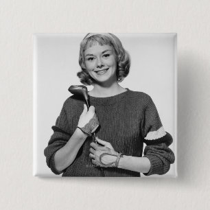 Woman Holding Golf Club Vierkante Button 5,1 Cm