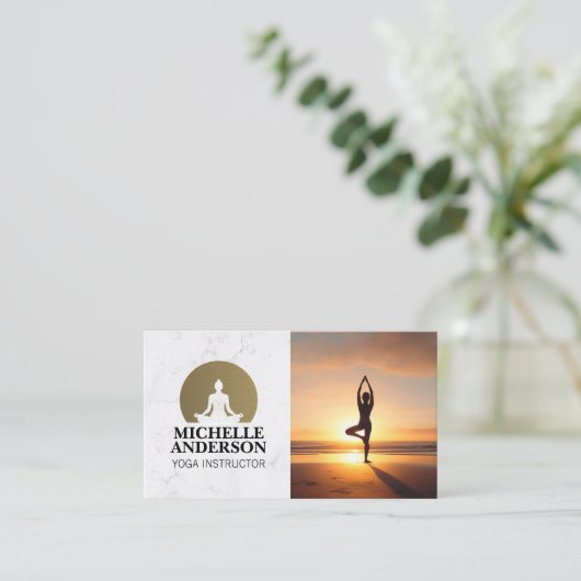 Woman Holding Yoga Pose on Beach  Visitekaartje (Staand voorkant)