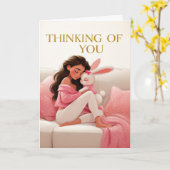 Woman Hugging Bunny on Couch Thinking of You Kaart (Gele Bloem)