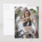 Woman In A Black Bikini By Beach Feestdagenkaart (Voorkant / Achterkant)