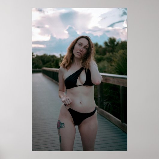 Woman In Black Bikini On Boardwalk Poster (Voorkant)