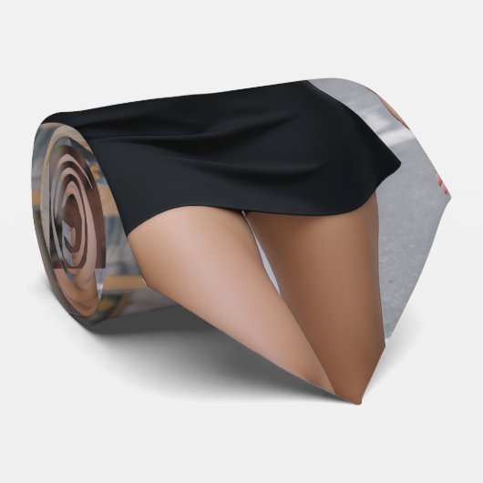 Woman in black stropdas (Opgerold)