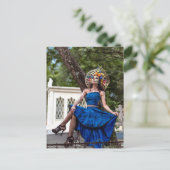 Woman In Day Of The Dead Costume Feestdagenkaart (Staand voorkant)