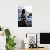 Woman In Green Swimsuit By The Ocean Poster (Thuiskantoor)