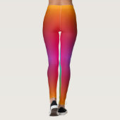 Woman in rainbow gradient leggings with a subtle (Achterkant)