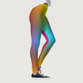 Woman in rainbow gradient leggings with a subtle (Rechts)