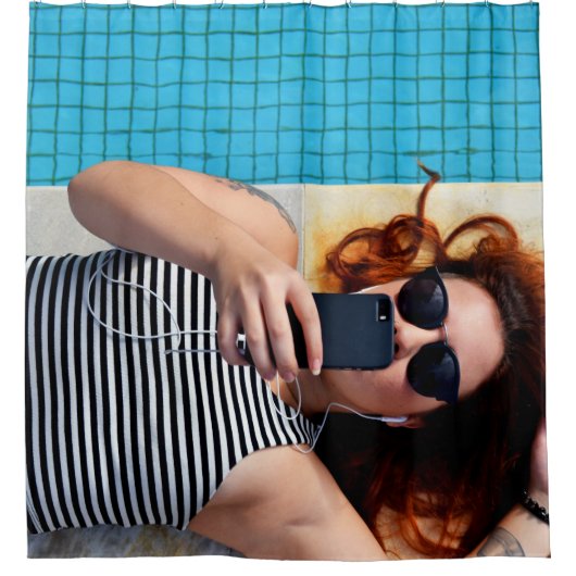 Woman lying on brown floor douchegordijn (Voorkant)