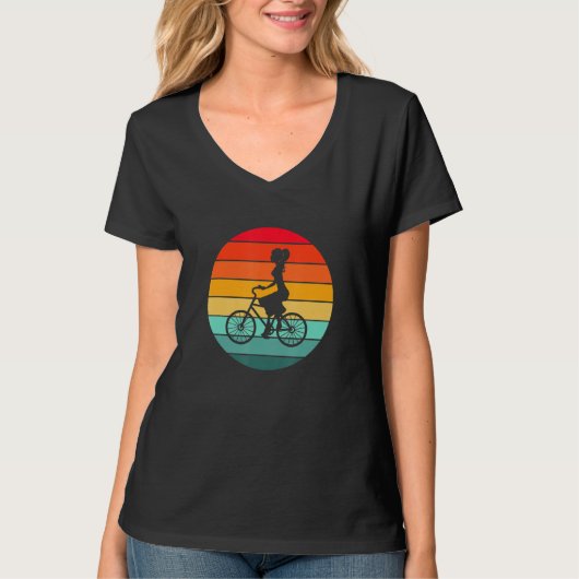 Woman on Bike Sunset Circle T-shirt (Voorkant)