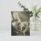 Woman Reading Magazine Briefkaart (Staand voorkant)