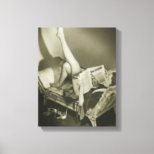 Woman Reading Magazine Canvas Afdruk (Voorkant)