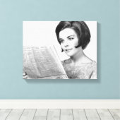 Woman Reading Newpaper Canvas Afdruk (Insitu (Houten vloer))