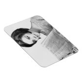 Woman Reading Newpaper Magneet (Rechterzijde)