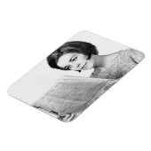 Woman Reading Newpaper Magneet (Linkerzijde)